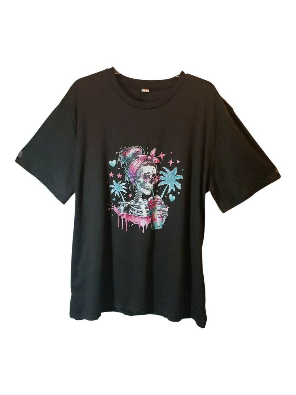 Black short-sleeve graphic tee with pink & teal skull motif. New 7080